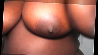 Britische Pornofilmer erkunden die südafrikanische Pornoszene.