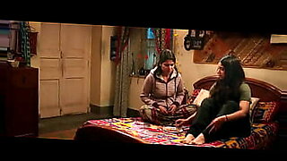 Ostra hindi XXX wideo z gorącą akcją i uwodzicielskimi wykonawcami.