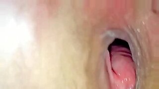 Un video de primer plano de sexo intenso con fuertes gemidos y gruñidos.