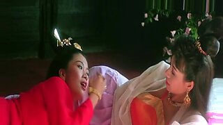 Vintage azjatycki film softcore z ponadczasowymi scenami zmysłowymi.
