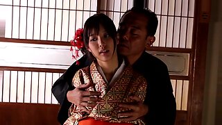숙련된 일본 게이샤가 출연하는 멋진 아시아 포르노.