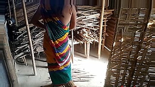 Dona de casa indiana sexy fica safada