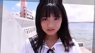 Japońskie dziewczyny oddają się gorącej akcji lesbijskiej w gorącym filmie.