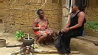 Ένα παθιασμένο ζευγάρι επιδίδεται σε αισθησιακό έρωτα σε ένα εξωτικό αφρικανικό σκηνικό.